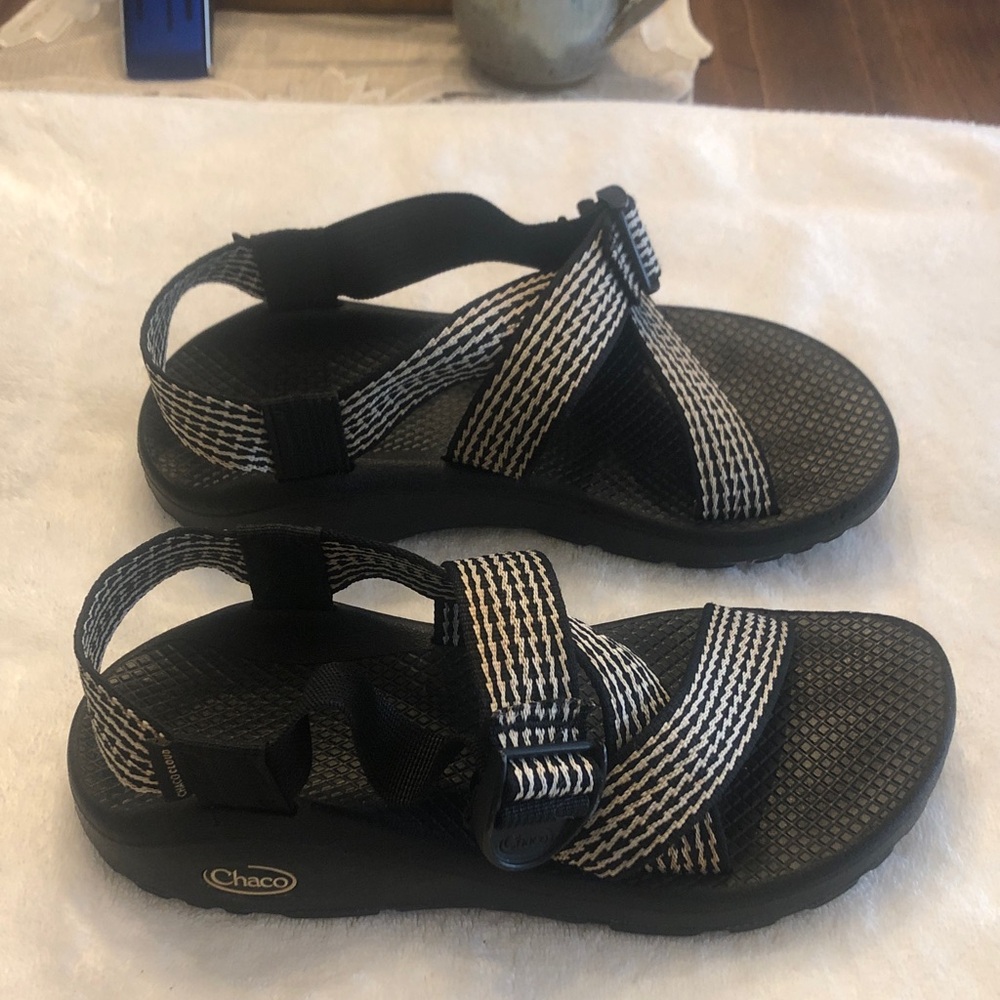 ZCloud Chaco Sandals Black and White Stripe Patterned Straps Women Size 8 - Picture 3 of 6